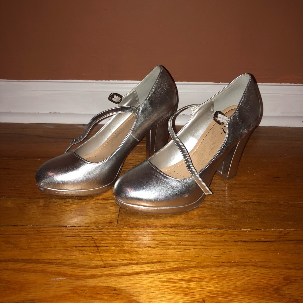Silver Heels 👠